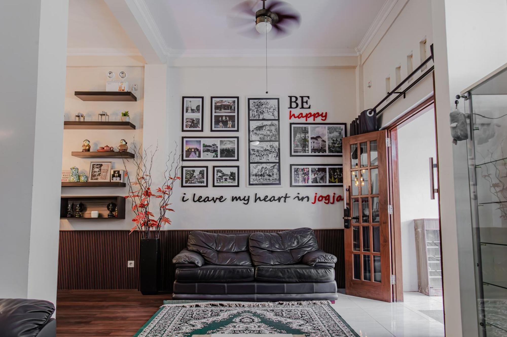 Inez Homestay 日惹 外观 照片